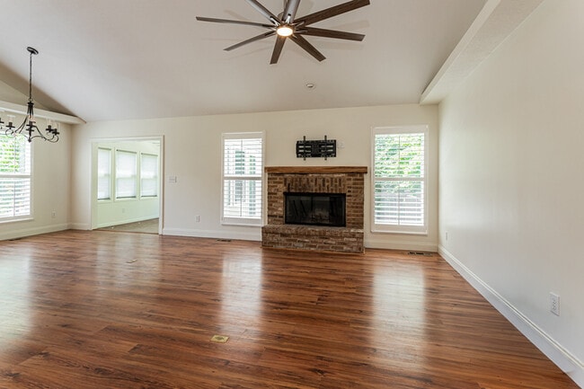 Building Photo - 220 Konawa Ln