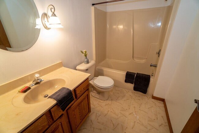 Building Photo - Charming 3-Bedroom Home with Fireplaces an...