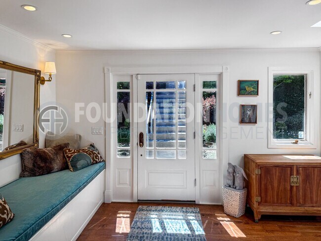 Building Photo - Modern Mill Valley Retreat - A/C - EV - FO...