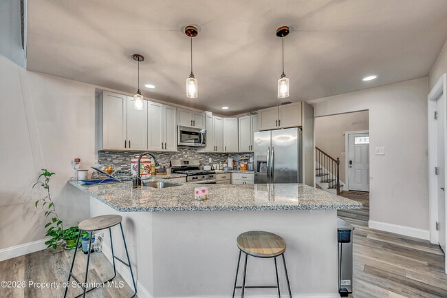 Building Photo - 12 Anna Dr