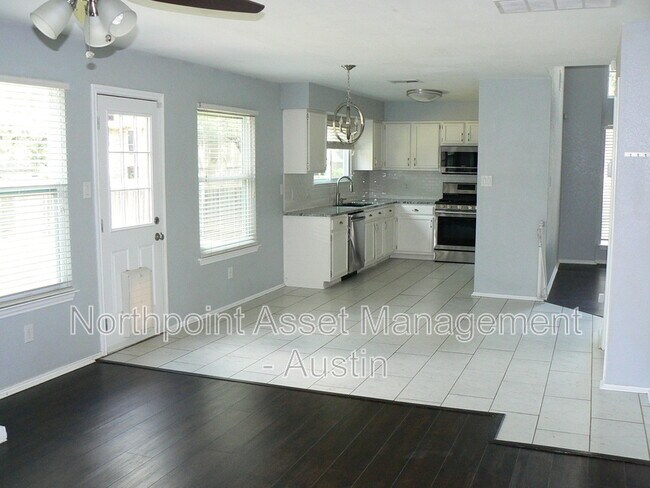 Building Photo - 1701 Yucca Ln