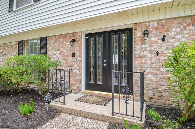 Building Photo - 2019 Briarlee Dr