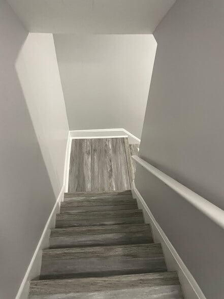Common Hallway - 1116 Homewood Ave