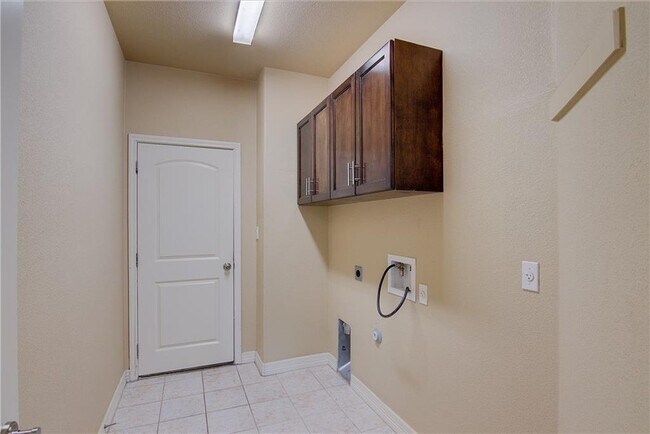Building Photo - 221 Geode Ln