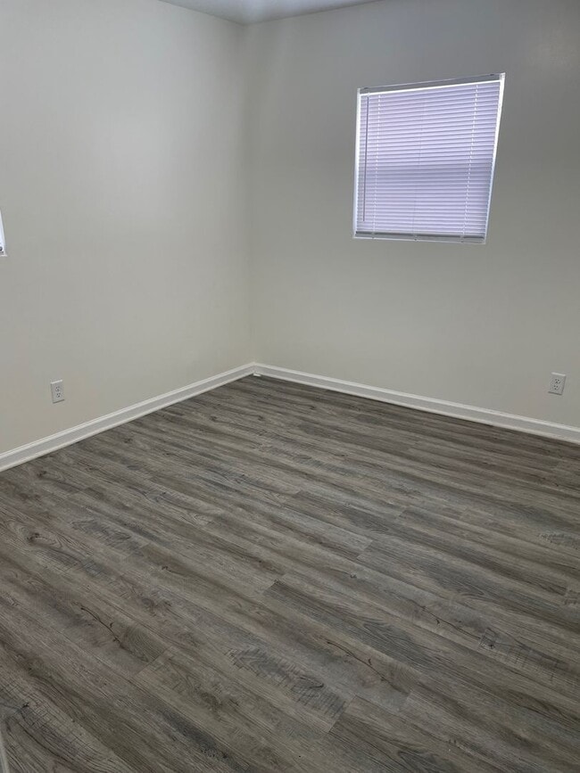 Building Photo - Renovated Home in Miller Area