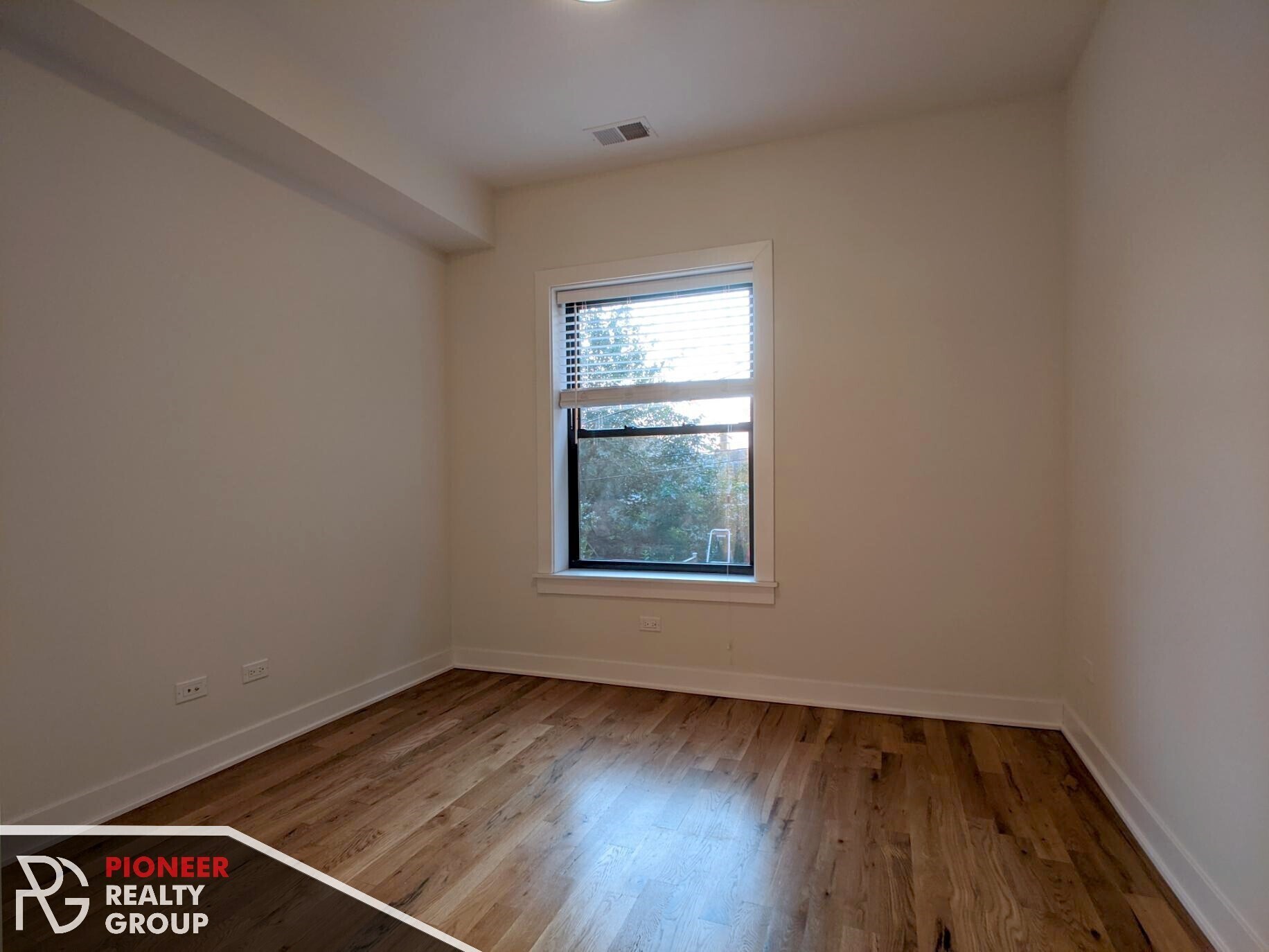 Building Photo - 2203 W Eastwood Ave