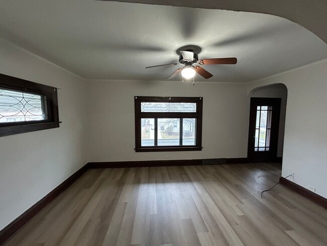 Primary Photo - 4319 Stickney Ave