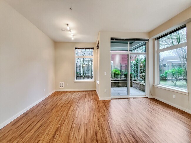 Building Photo - Bright 1-Bedroom + Office in Downtown Kirk...