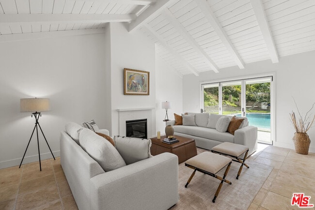 Building Photo - 10825 Savona Rd