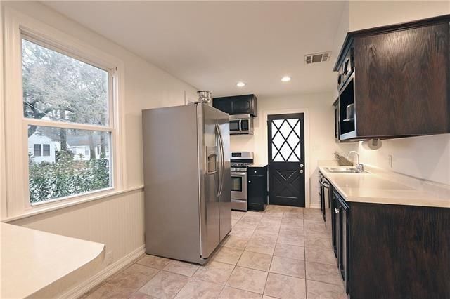 Building Photo - 75 Oaklawn Dr