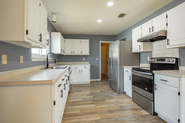 Building Photo - 4724 Whitewater Ln
