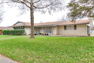 Building Photo - 502 Downshire Dr
