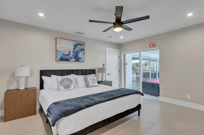 Building Photo - 755 S Rainbow Dr