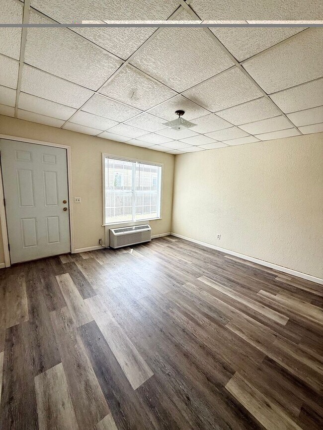 Building Photo - 603 S Evans Ave