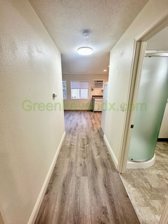 Building Photo - SE Ankeny Duplex