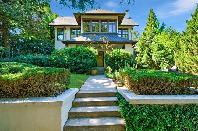 Building Photo - 868 Rosedale Rd NE