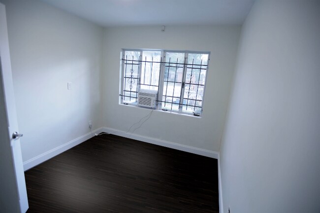 Building Photo - 1355 W 13th St