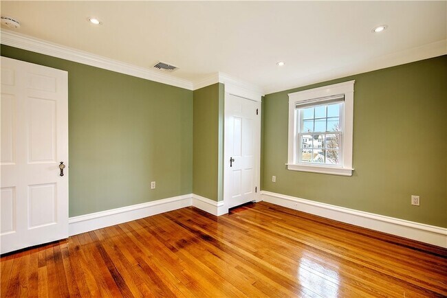 Building Photo - 11 Elmcroft Ave