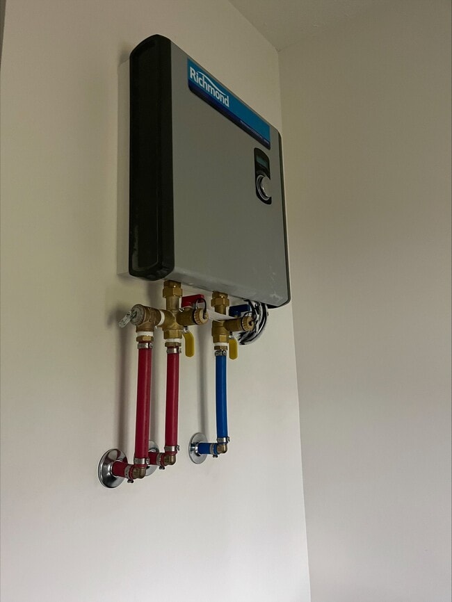 Building Photo - 2053 Ohio Ave