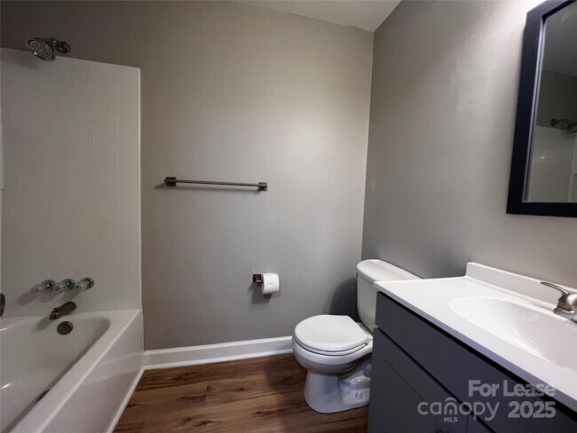 Building Photo - 407 Stirrup Ct