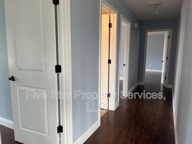 Building Photo - 1203 Hawthorn Ct