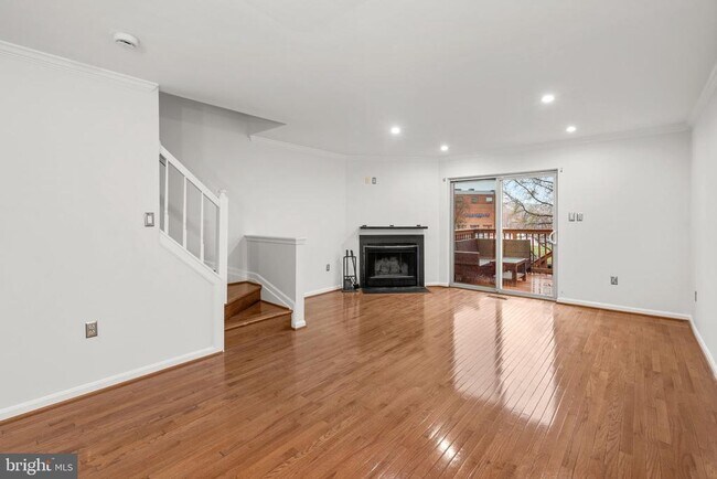 Building Photo - 1120 S Kenwood Ave
