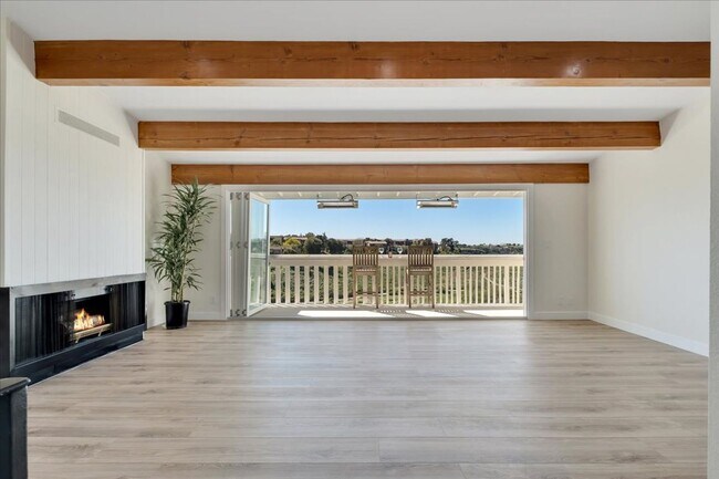 Building Photo - 745 Domingo Dr