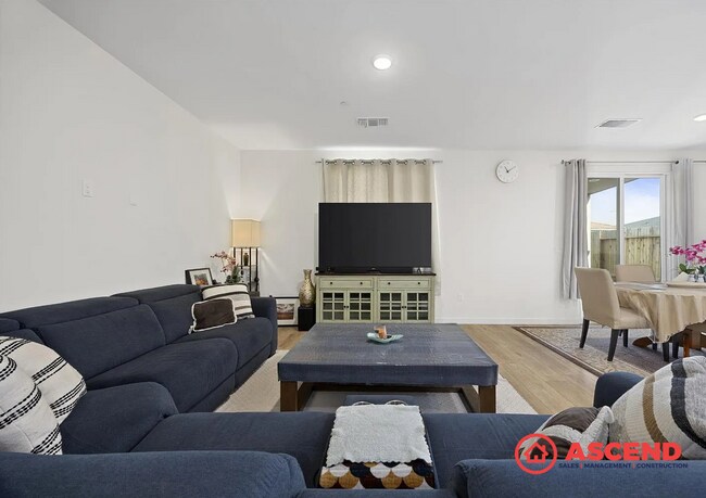 Building Photo - Modern 3 Bed, 2 Bath Home with Solar & Full Appliance Package