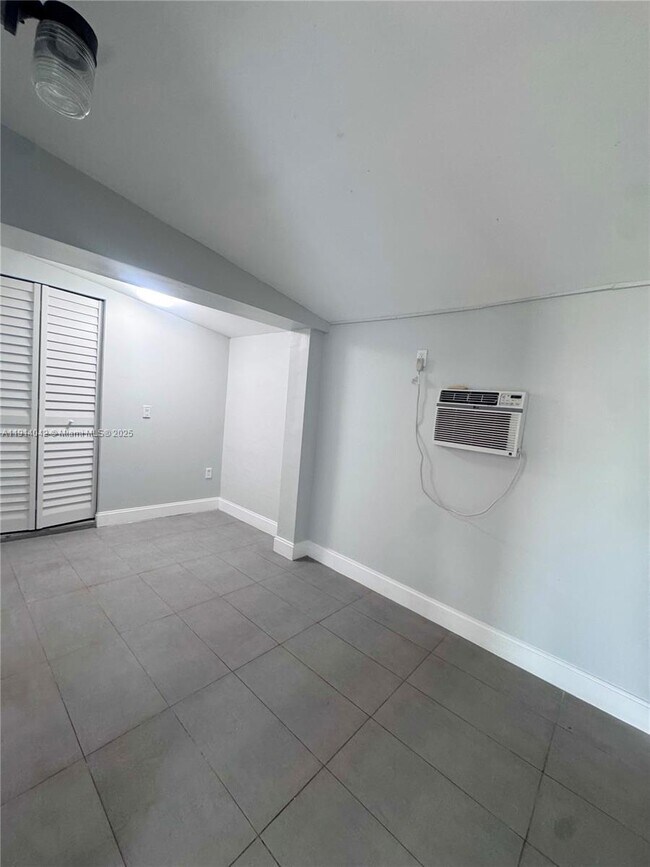 Building Photo - 3731 SW 58th Terrace