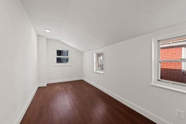 Building Photo - 312 S Exeter St