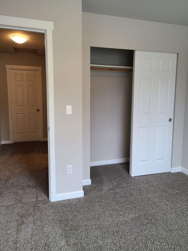 Building Photo - Yelm Creek Estates, 4 Bedroom, 2.75 Bathroom with Den