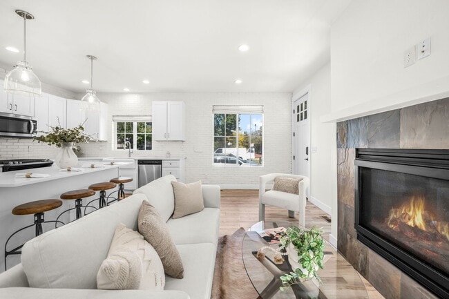 Building Photo - LUX 3BD, 3BA Home with Office Near Cherry Creek and Wash Park