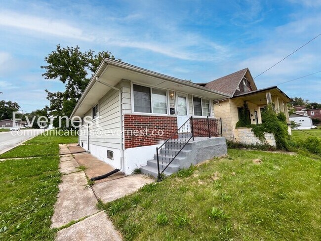 Building Photo - 2 Bed, 1 Bath Home in Saint Louis / Pet-Friendly / Vouchers Accepted / Available Now!