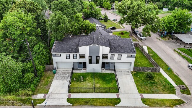 Building Photo - 6835 Weston St