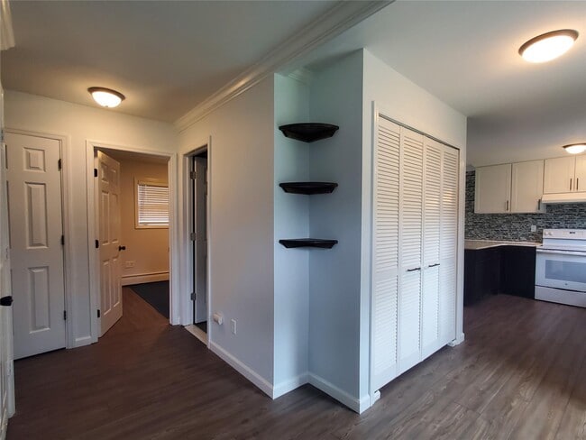 Building Photo - 14 Westcliff Dr