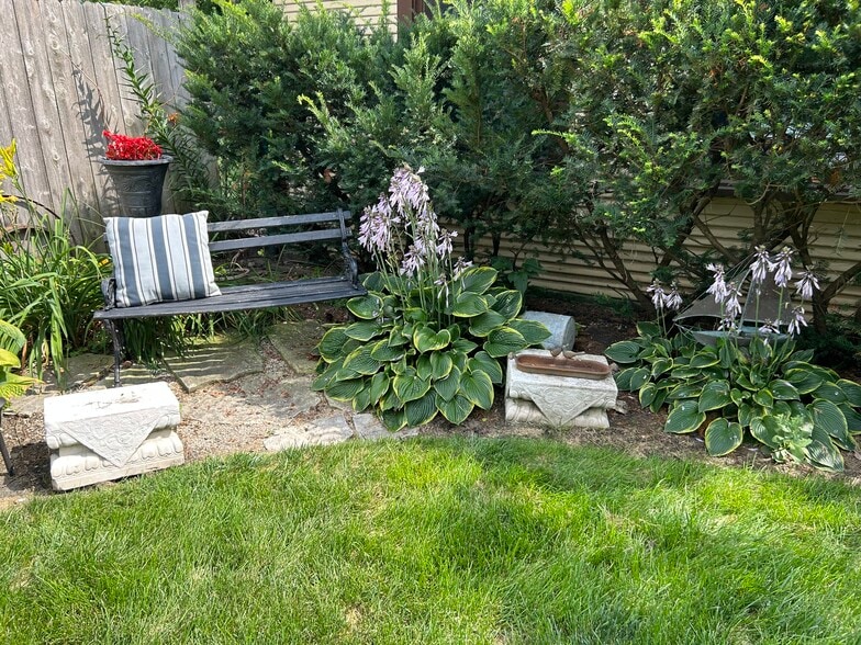 Building Photo - 220 W Harris Ave