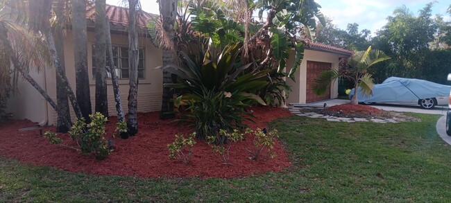 Building Photo - 3720 Coral Hills Dr
