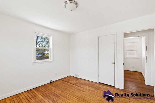 Building Photo - 503 4th St