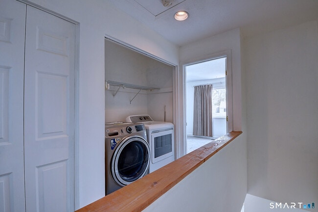 Building Photo - 32 Farmington Chase Crescent