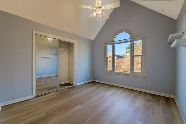 Building Photo - 3890 Cherry Ridge Walk