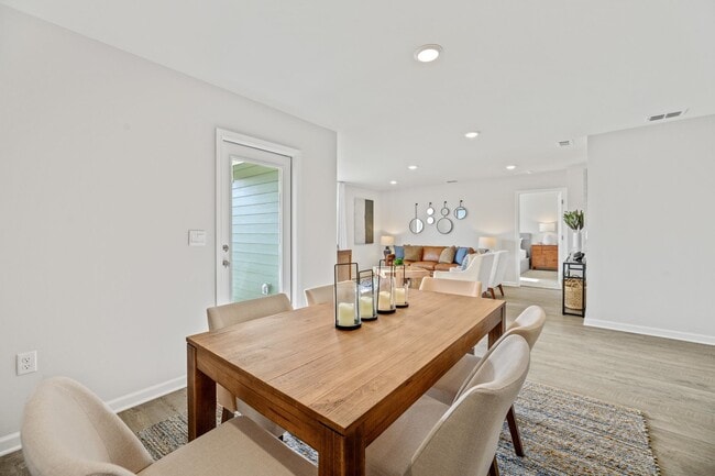 Building Photo - 1949 Tree Swallow Dr