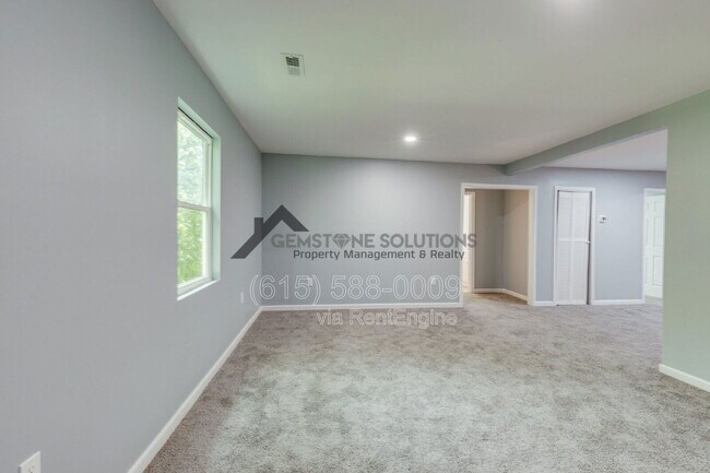 Building Photo - 2930 Primrose Cir