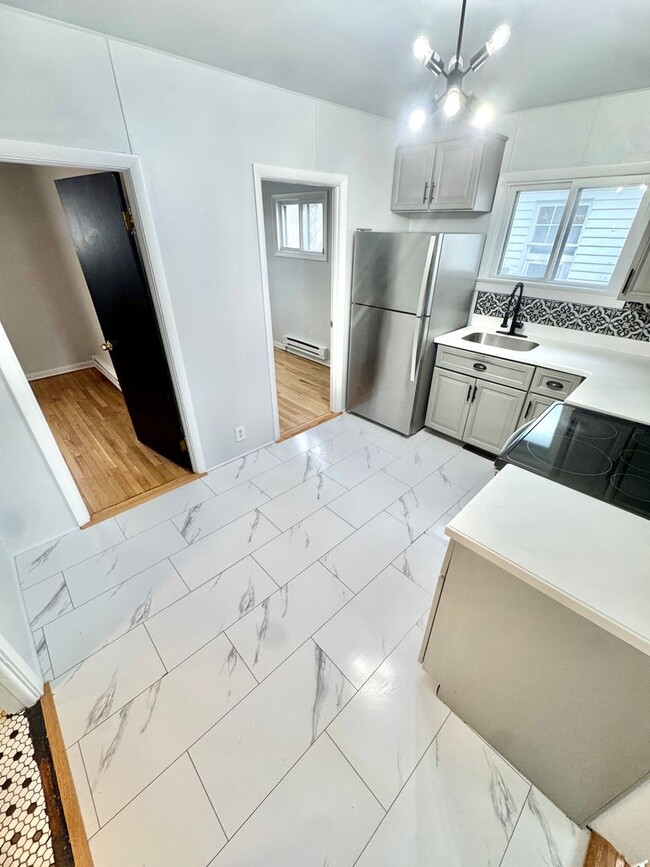 Building Photo - TWO BEDROOM Detached Home in Bethlehem Schools