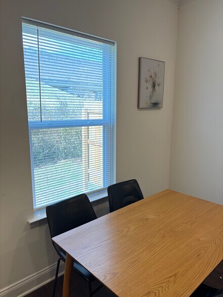 Building Photo - 5535 Stream Ln