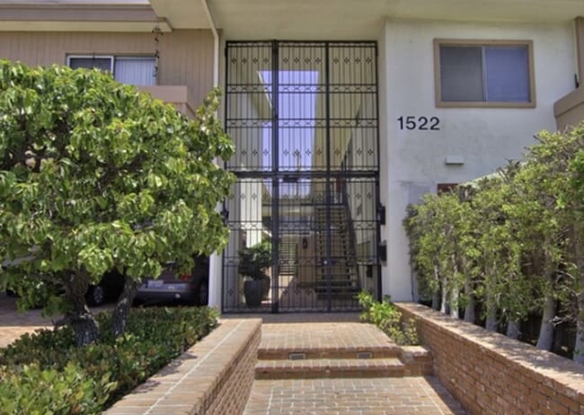 Building Photo - 1522 Centinela Ave