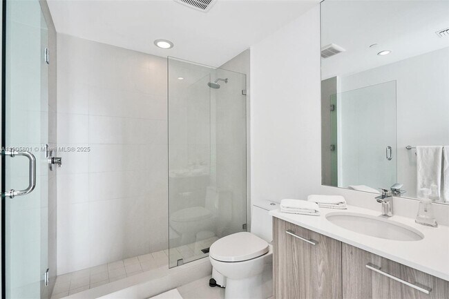 Building Photo - 501 NE 31st St