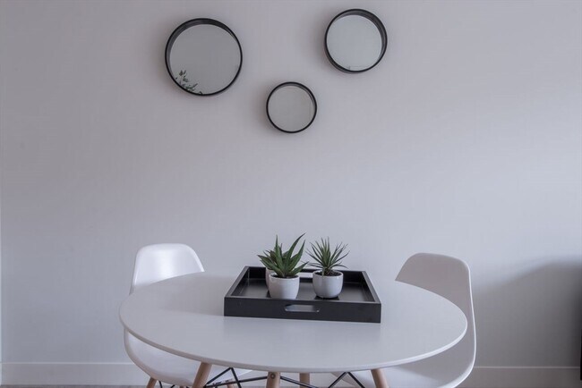 Building Photo - 900 Beacon St