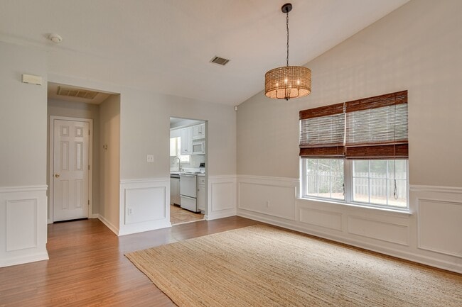 Building Photo - 2019 Hopetown Dr