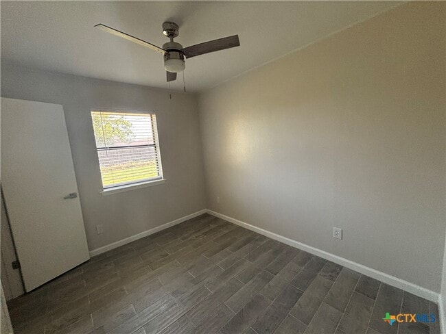 Building Photo - 105 Tangerine Dr