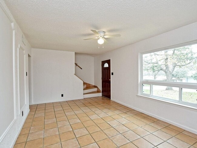 Building Photo - 1804 Sylvan Dr